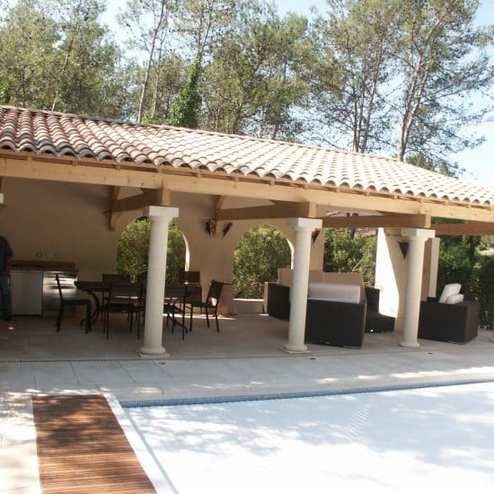 pool house et cuisine aménagée et piscine