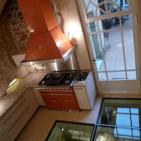 Cuisine, plancher de verre et décoration