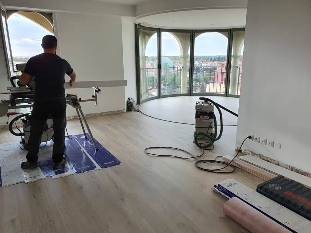 Rénovation d'un appartement près de Montpellier, pose d'un sol en lames de vinyle