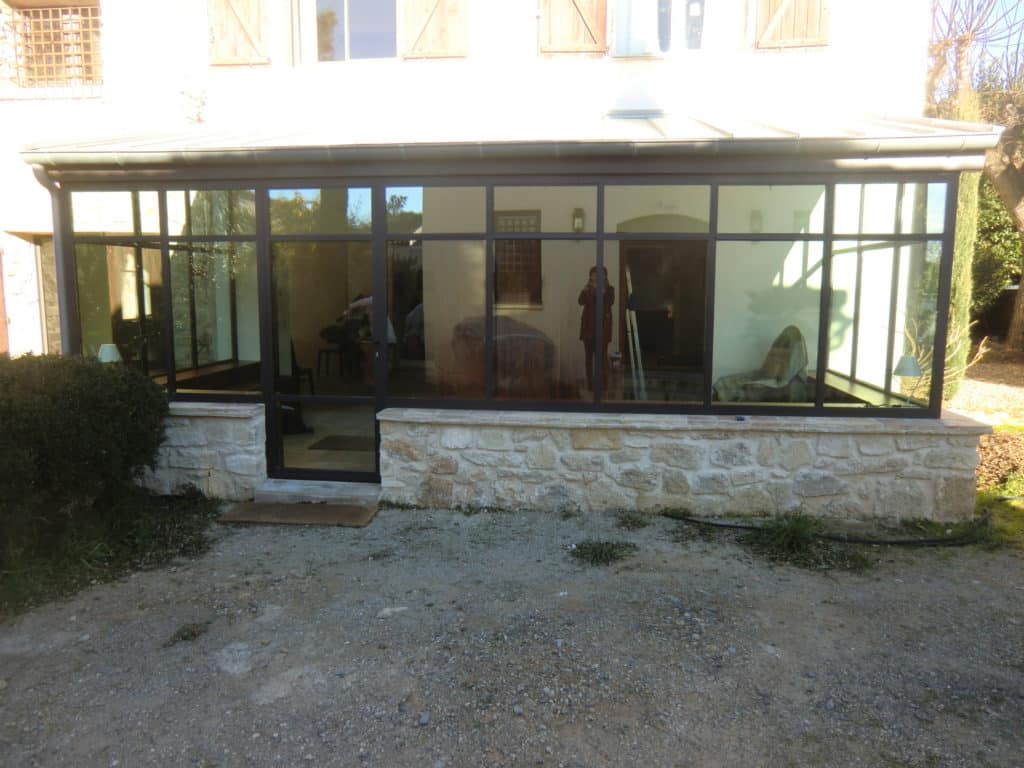 Création d'une extension en pierre avec véranda sur une maison à Montpellier