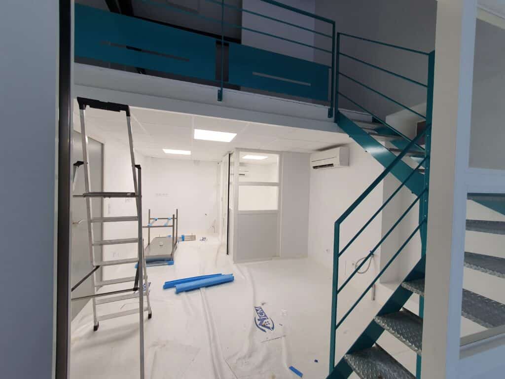 escalier sur mesure pour une clinique vétérinaire