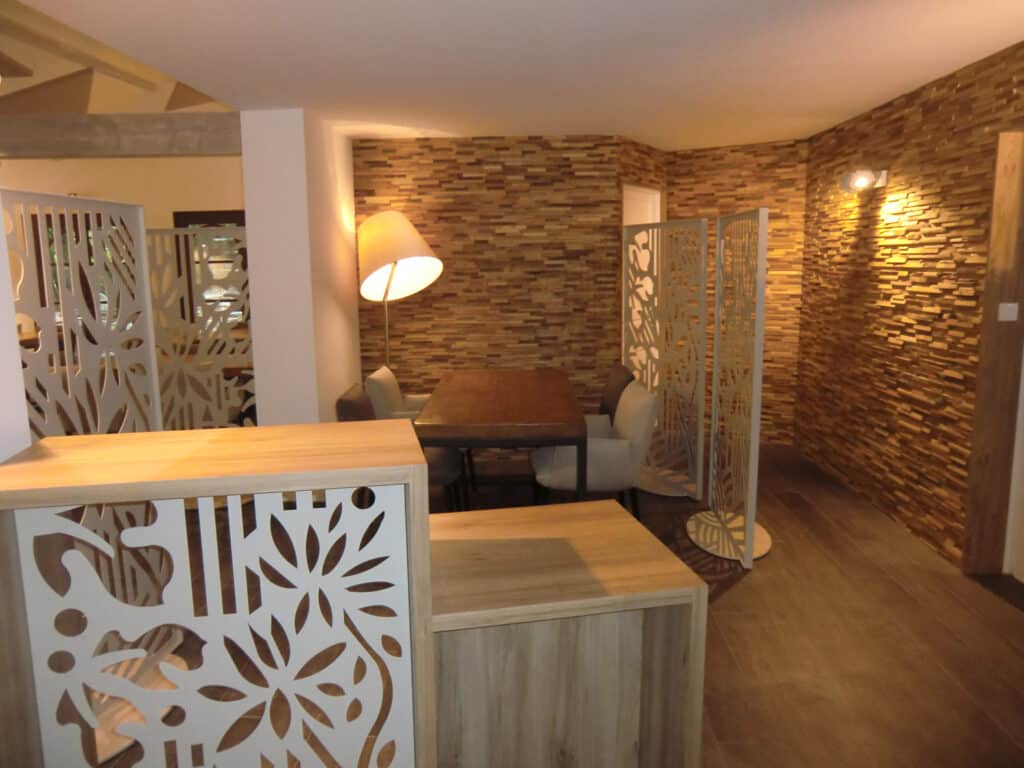 Banque d'accueil restaurant Architete d'intérieur à Lamalou les Bains