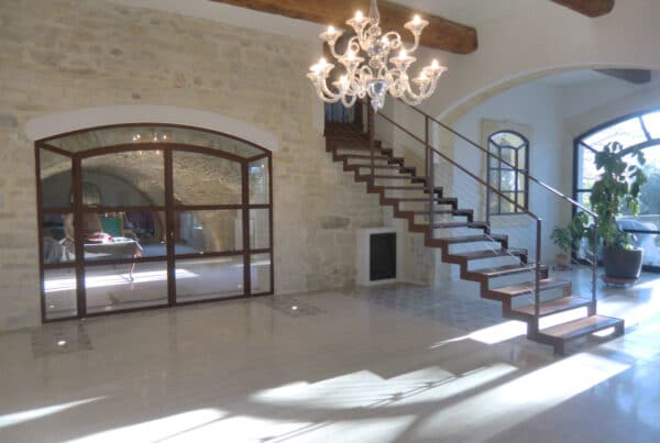 Escalier en bois et métal sur mesure - Architecte d'intérieur Montpellier