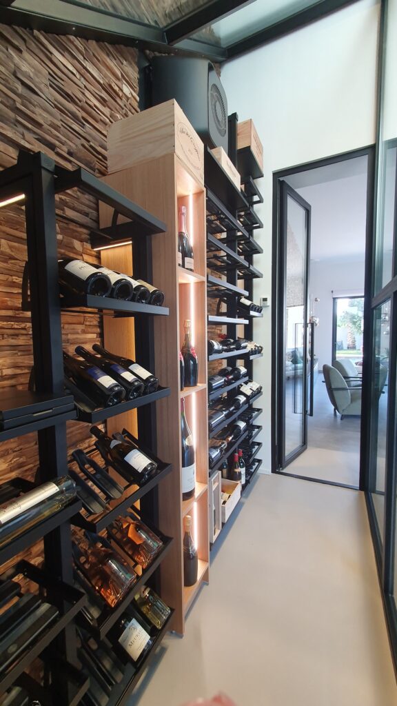 Création d'une cave à vin sous un escalier